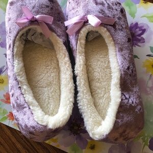 Avon Studio 1886 Velvet Bow Slippers